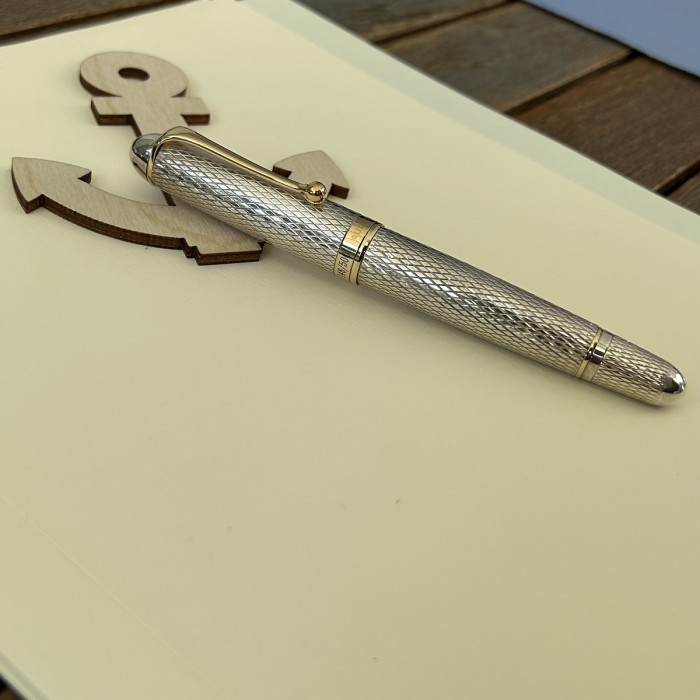 Classic Pens Set Pelikan and Aurora Limited Edition Fountain Pens