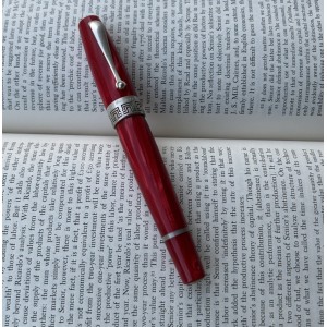 Montegrappa Miya Red Celluloid Fountain Pen (Pre-Owned)