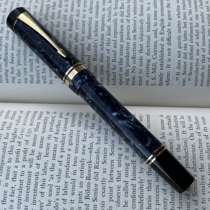 Parker Duofold Centennial Mark I Blue Marble Fountain Pen( Pre-Owned)