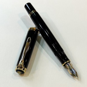 Preowned Pelikan Souverän M800 Black Fountain Pen